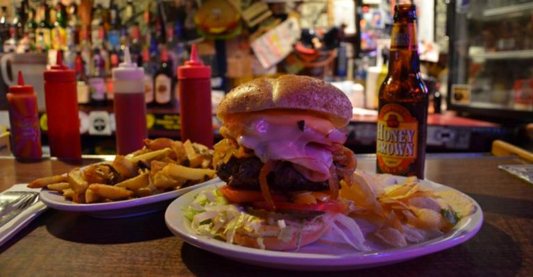 The Cheeseburger At This Ohio Restaurant Is So Good, It’ll Make Your Palate Sing