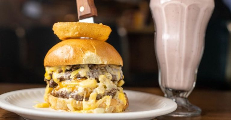 The Cheeseburger At This Wisconsin Spot Is So Addictive, You’ll Crave It Every Day