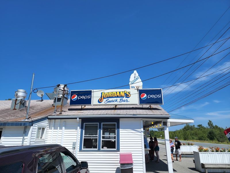 A Classic Roadside Setting With Real Charm