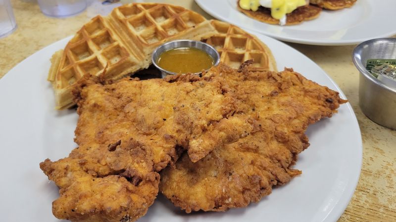 The Chicken And Waffles That Earned A Legendary Status