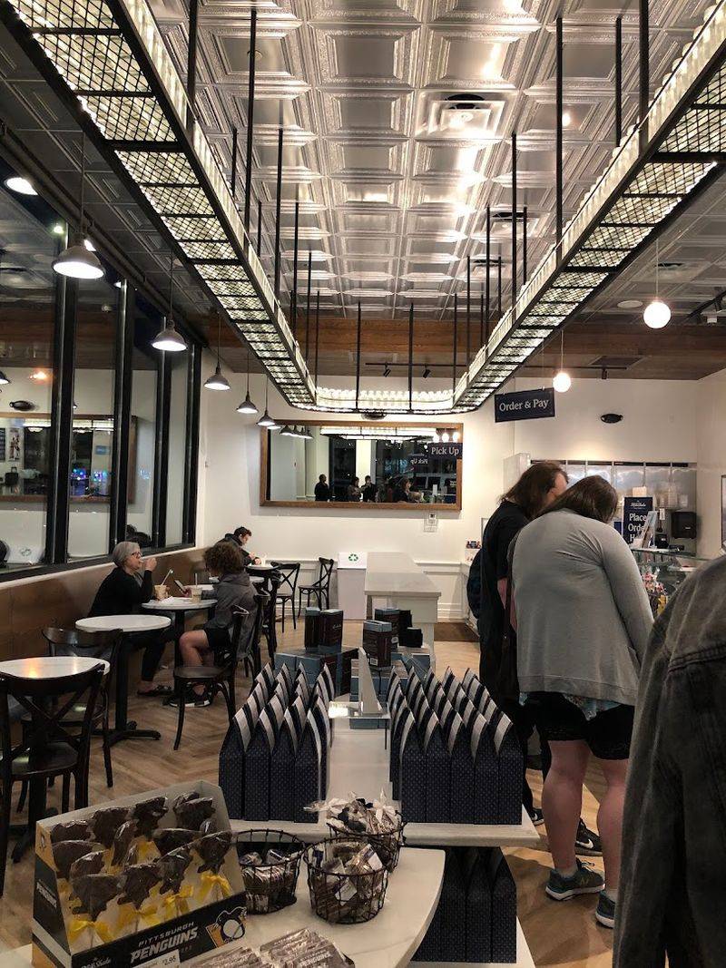 Open Every Day Until 10 PM, Making It a Perfect Late-Night Treat Spot