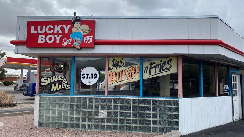 Lucky Boy Burger Shop – Phoenix