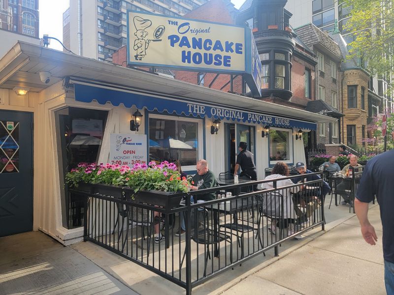 A Gold Coast Address With Neighborhood Soul