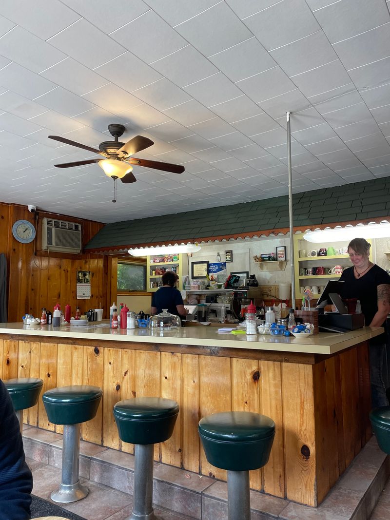 Rosie's Country Cafe, Thompsonville