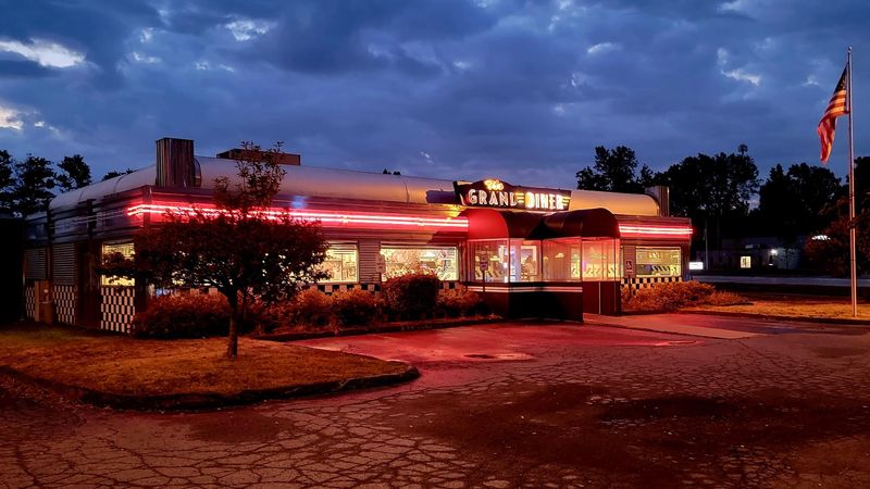 The Grand Diner, Novi