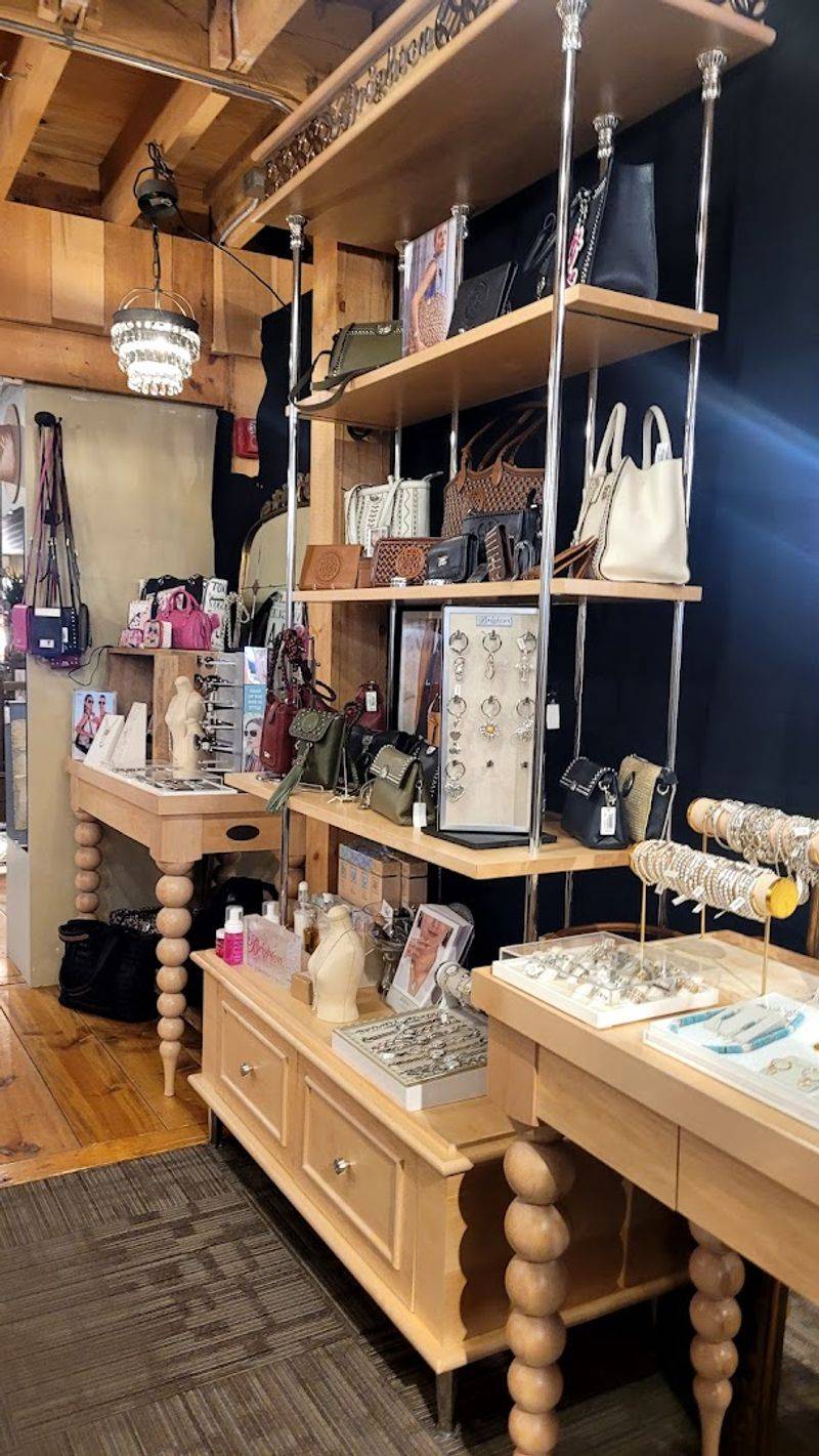 Jewelry and Accessories Worth Lingering Over