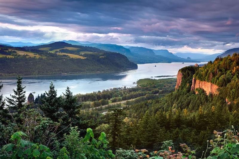 The Columbia River Gorge Setting The Columbia River Gorge Setting