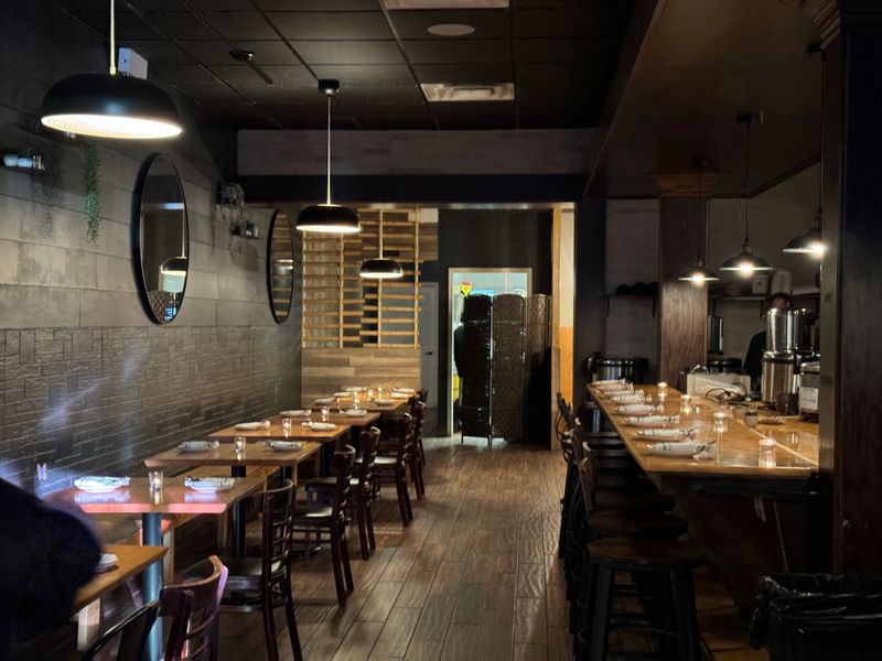 Ambiance That Balances Cozy And Buzzing