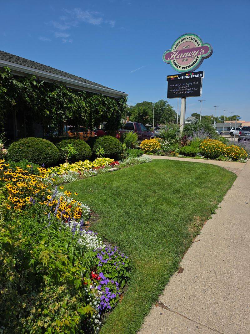 Haney's Family Restaurant, Center Line