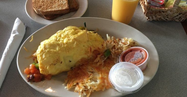 The Coziest Mom & Pop Spots In Wisconsin (And Yes, There’s Cheese On Everything)