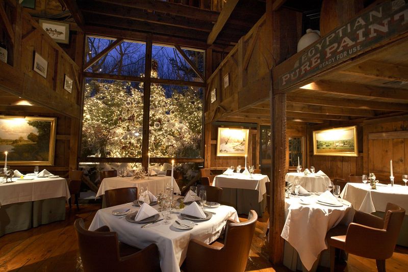 The Cozy, Elegant Atmosphere After Dark The Cozy, Elegant Atmosphere After Dark