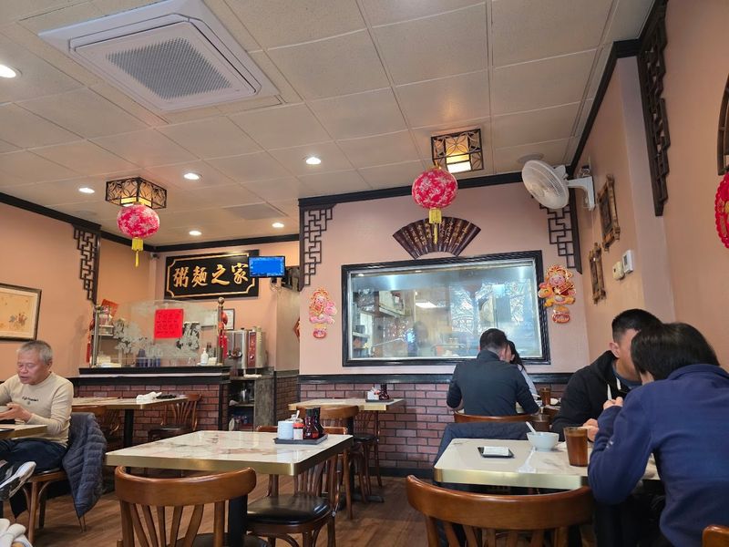 The Cozy, No-Frills Interior That Somehow Feels Just Right