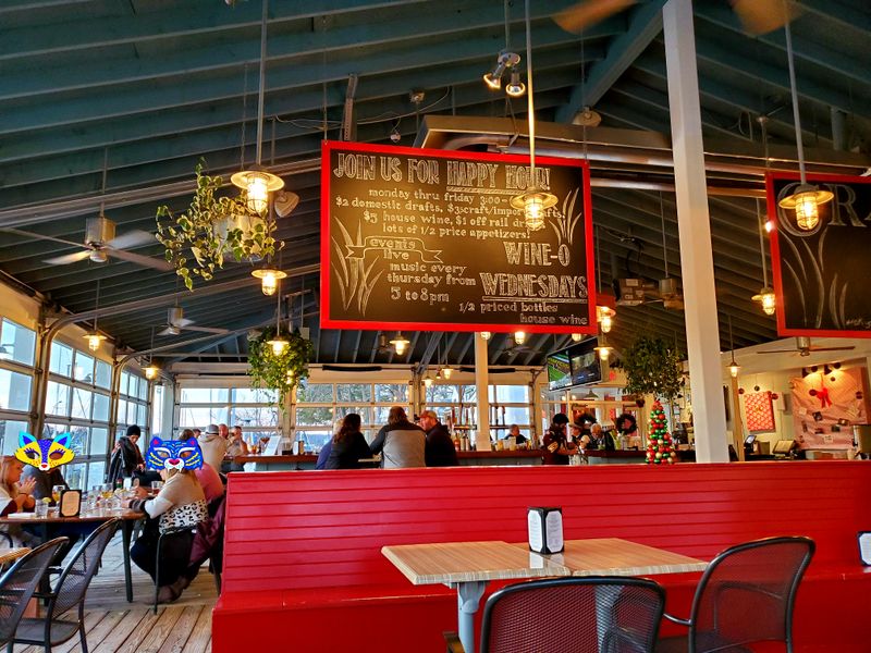 The Point Crab House & Grill – Arnold