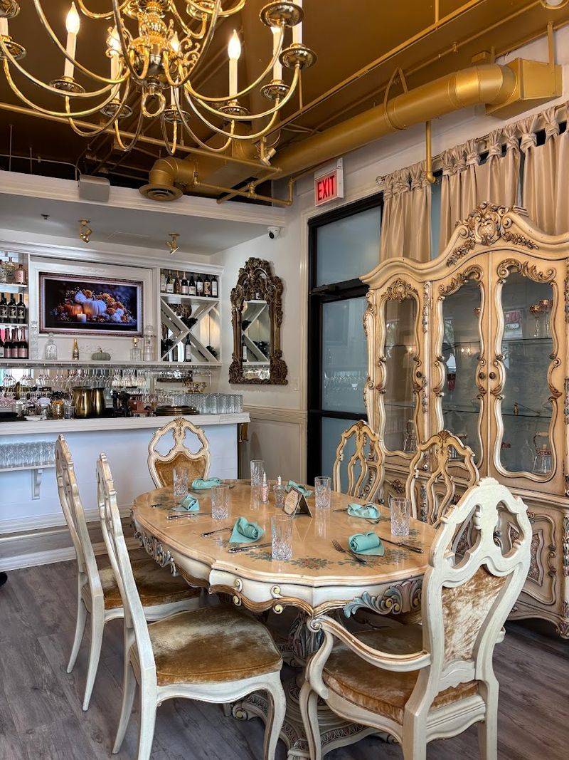 The Crêpes At This Tiny Illinois Brunch Spot Are Worth Planning A Trip Around