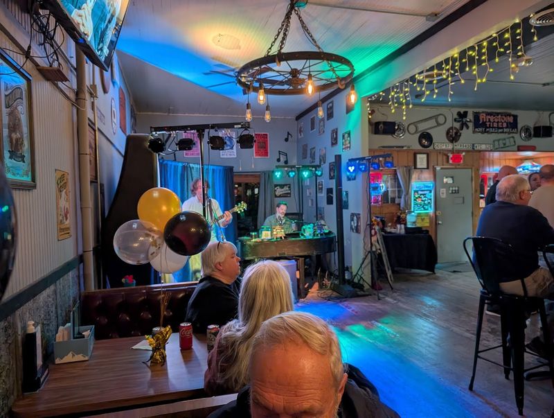 The Colony Inn, Bishop Hill