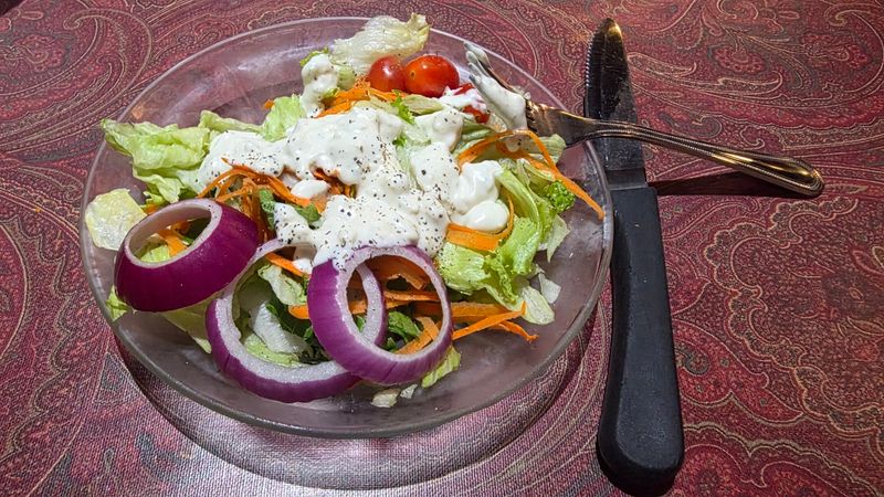 The Steakhouse Salad That Did Not Phone It In