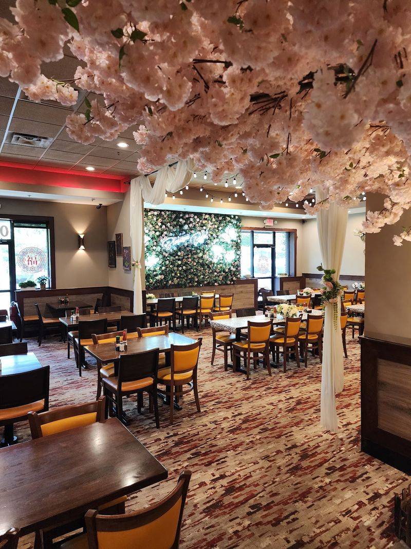 The Decor Makes Dinner Feel Like An Occasion The Decor Makes Dinner Feel Like An Occasion