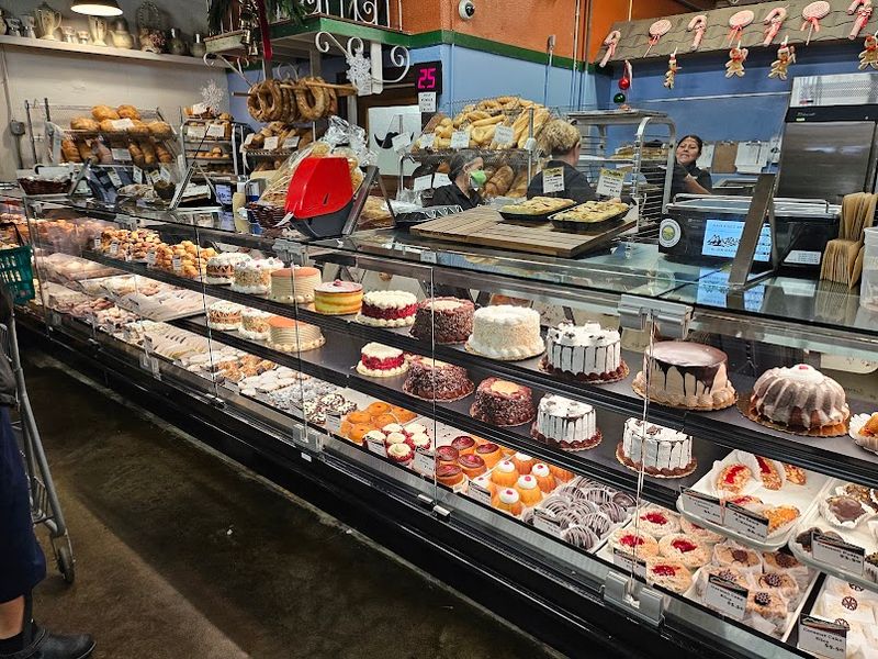 A Bakery That Turns Out Cakes, Cannoli, And Pastries In-House