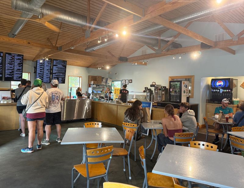 The Devine Cinnamon Roll Deli, Columbia