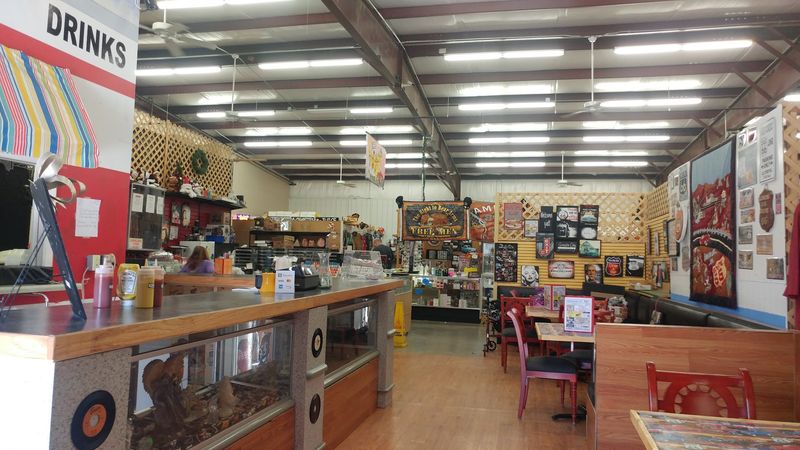 The Diner That Keeps Shoppers Fueled The Diner That Keeps Shoppers Fueled
