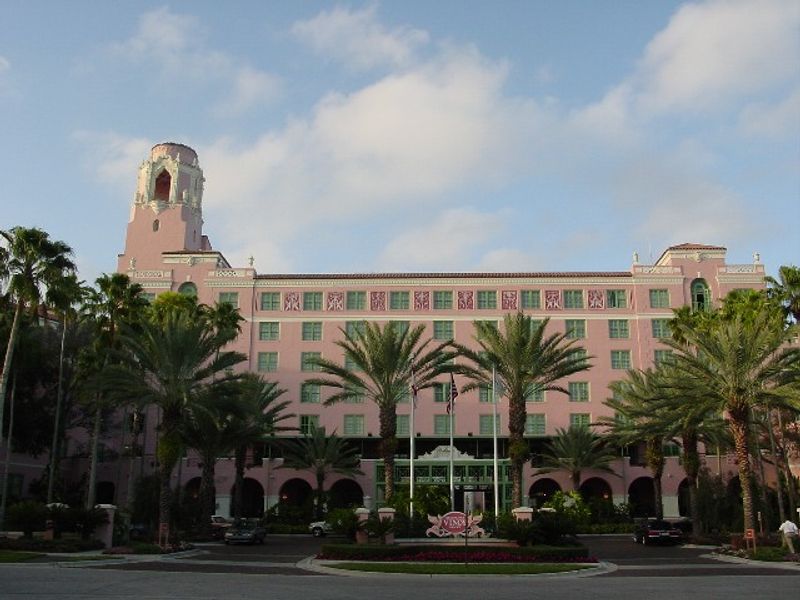 The Timeless Charm That Makes The Vinoy Unmissable