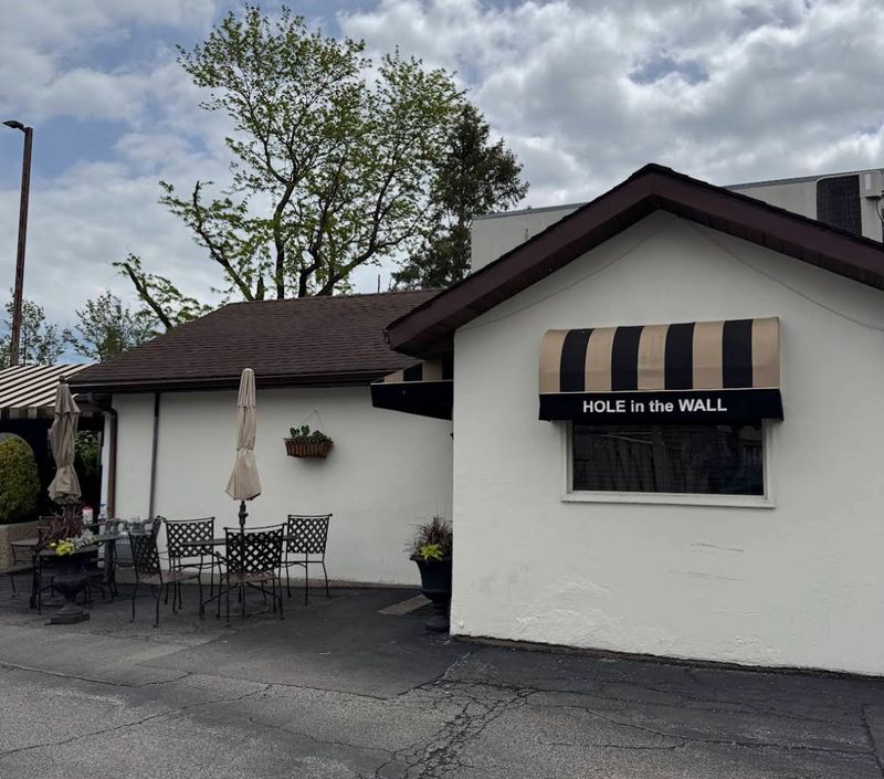 Francesco's Hole in the Wall, Northbrook