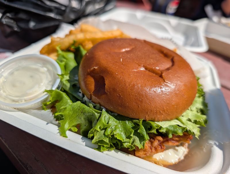 The Dungeness Crab Burger That Draws Crowds The Dungeness Crab Burger That Draws Crowds