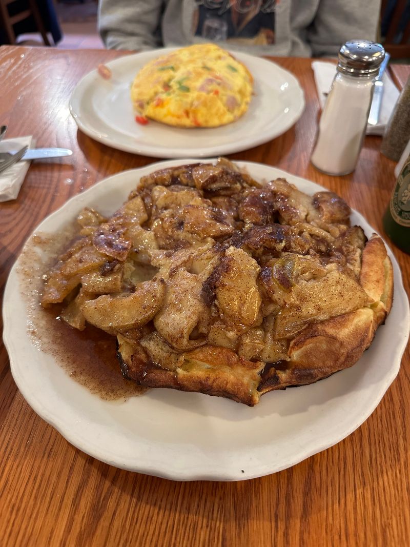 The Apple Pancake: A Caramelized Showstopper