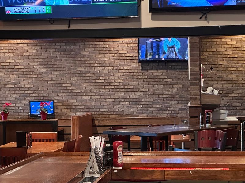 Clever Monkey Craft Grill & Bar, Osprey