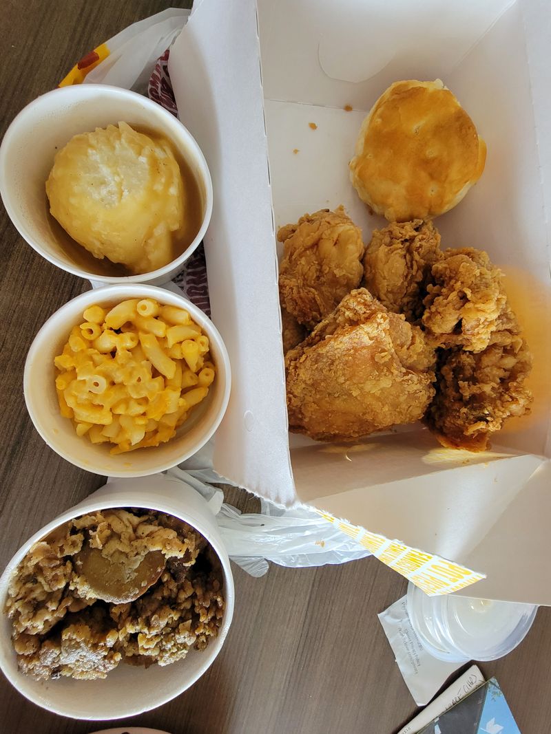 Lee's Famous Recipe Chicken (Brownsboro Rd) – Louisville