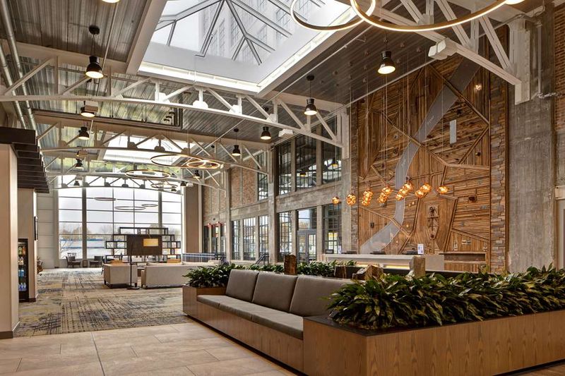 Embassy Suites Rockford Riverfront - Rockford