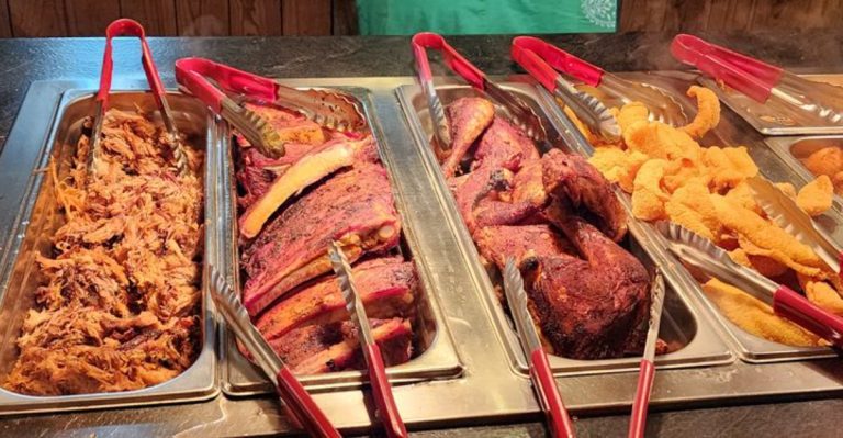 The Endless Buffet At This Tennessee Restaurant Is Every Comfort Food Lover’s Dream