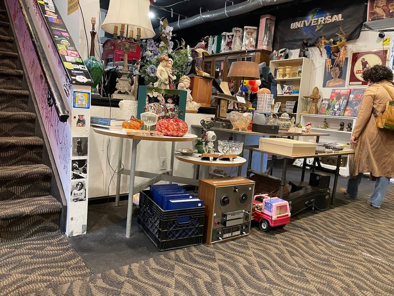 A Vintage Room That Feels Like Stepping Back in Time