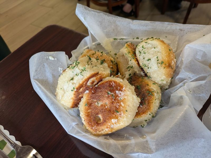 The Famous Garlic Rolls That People Cannot Stop Talking About