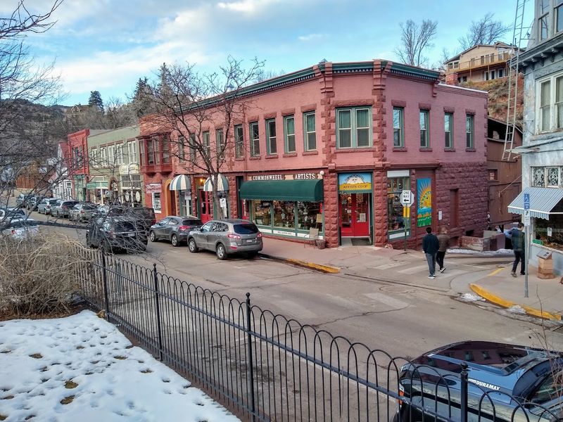Manitou Avenue Art Galleries And Boutiques