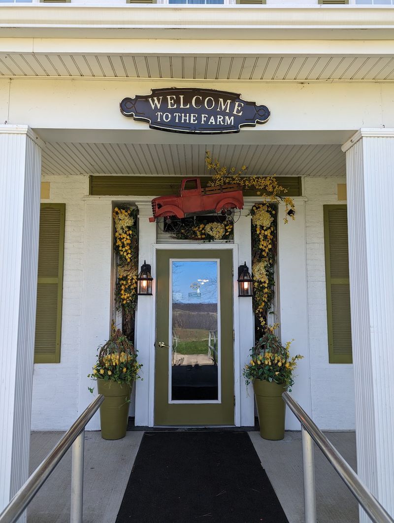 The Farm Restaurant, Adena