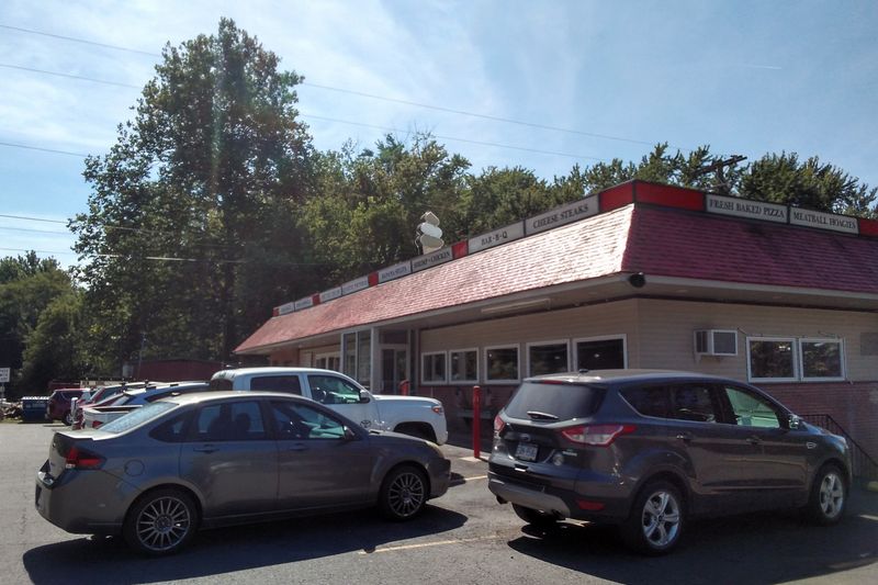 May's Drive-In — Milton