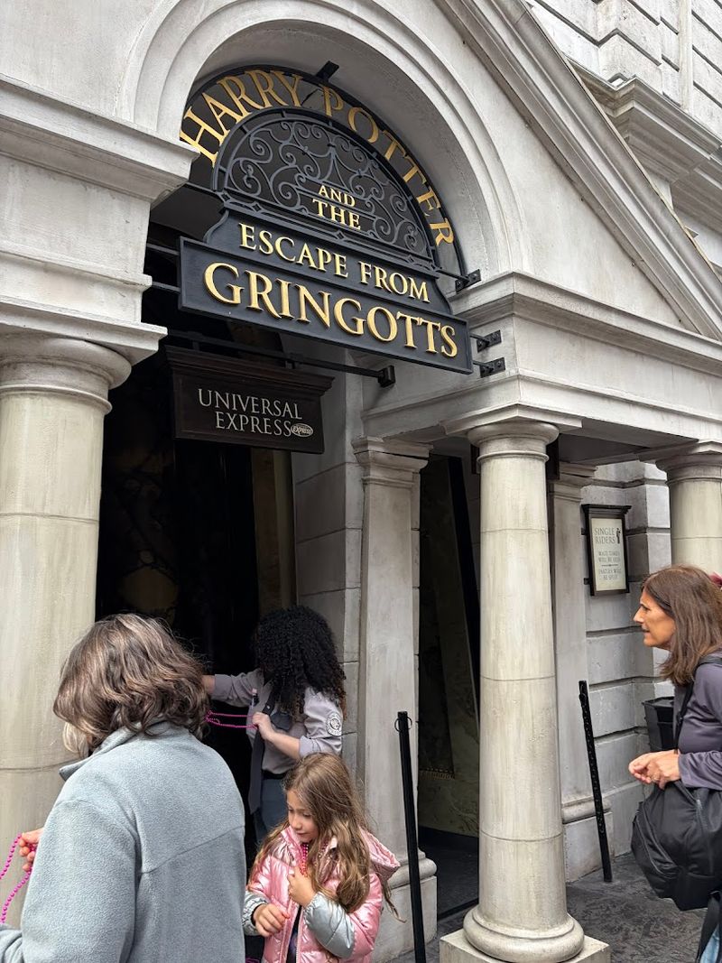 Harry Potter And The Escape From Gringotts Ride