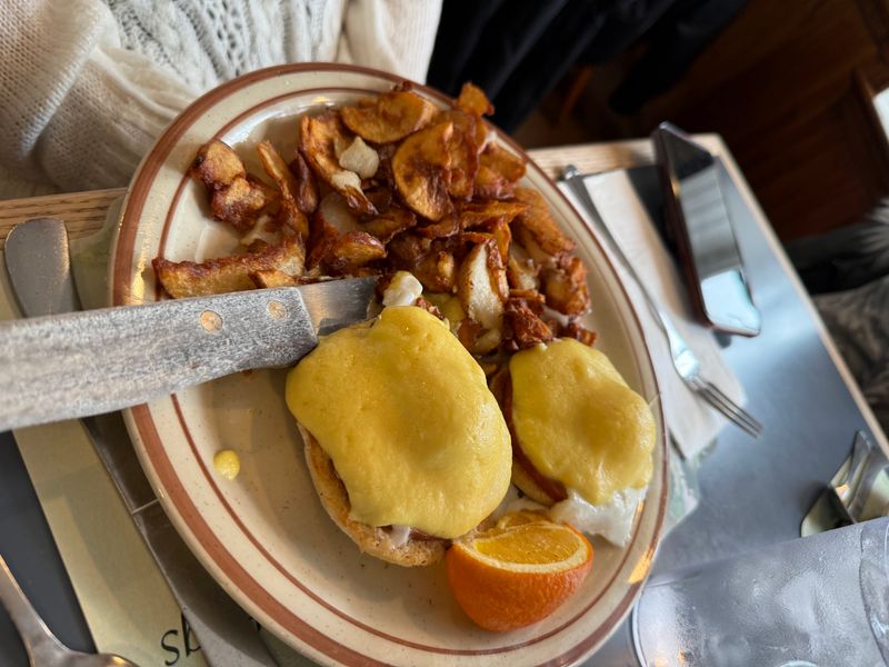 Eggs Over Easy, Confidence Overboard