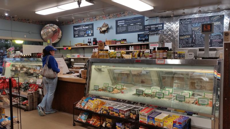 Hagen's Fish Market - 5635 W Montrose Ave