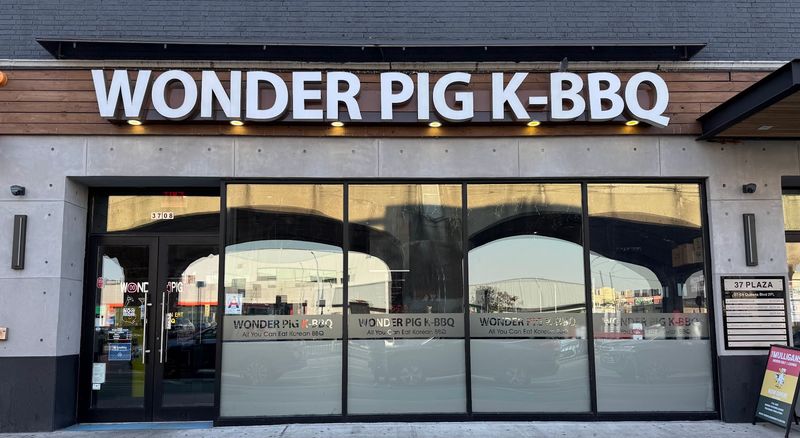 The Atmosphere That Turns Dinner Into An Event