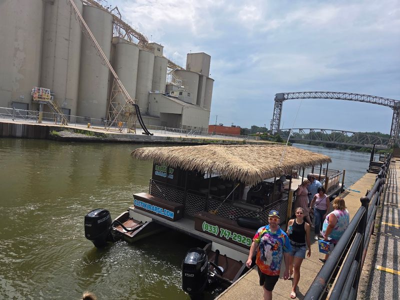 The Fleet: Choosing Your Barge Size