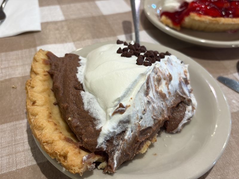 The Pies That Built a Legend Before Most People Finish Breakfast