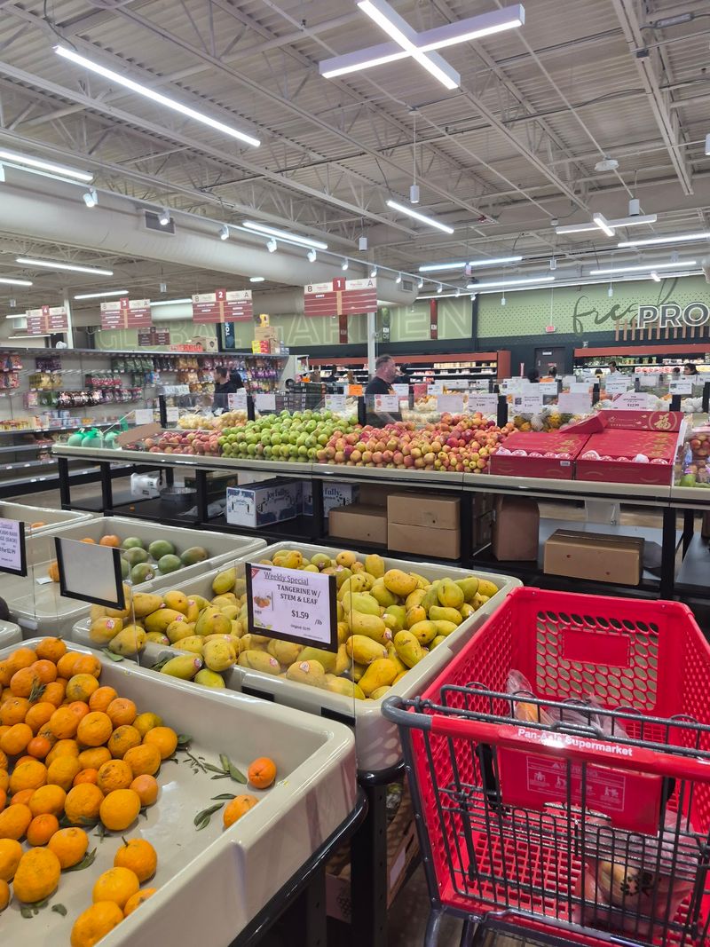 The Food Court That Turns Grocery Shopping Into An Outing