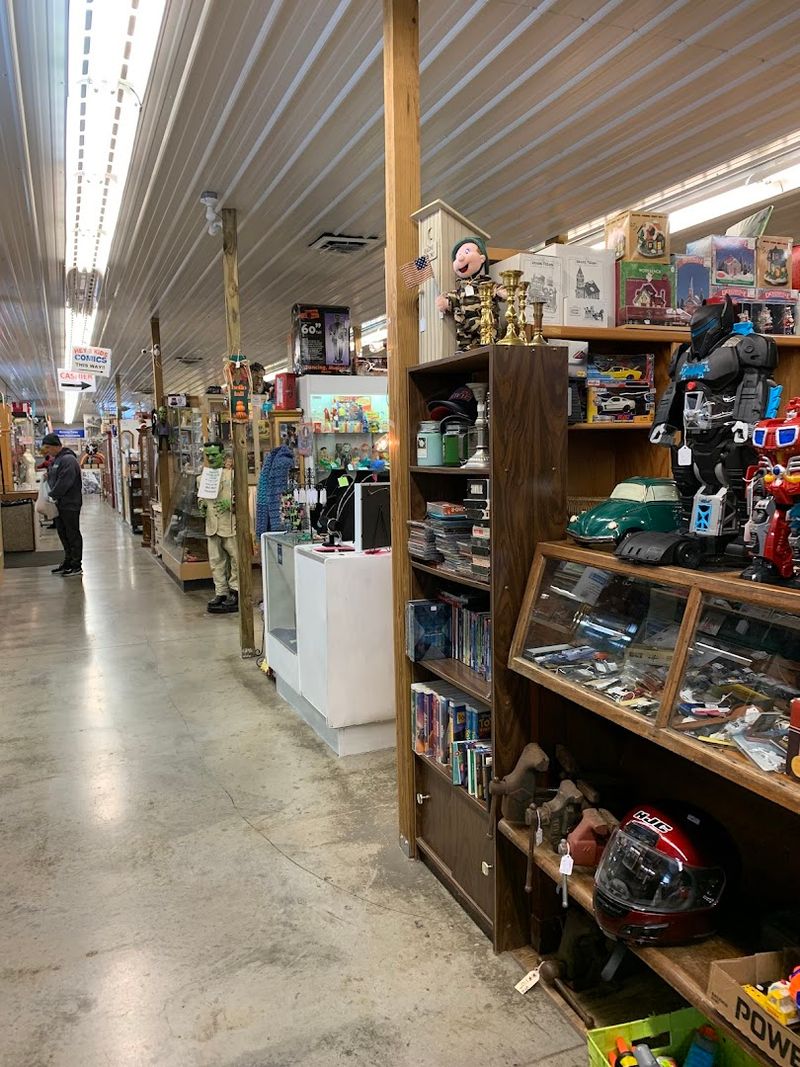 Antiques and Collectibles Fill the Middle Building