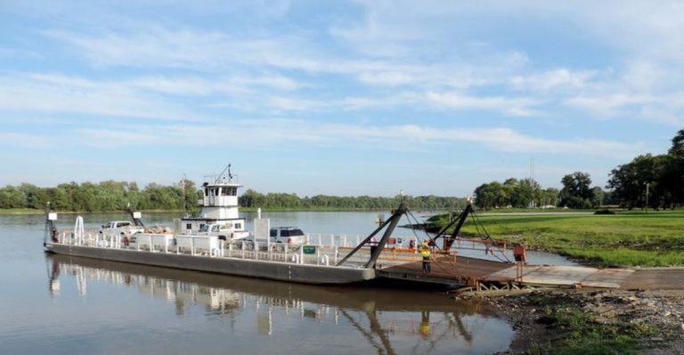 The Forgotten Illinois River Village That Locals Say Holds The State’s Best Sunset