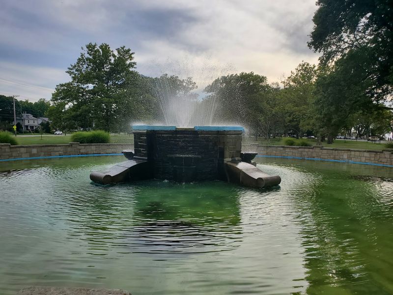 The Fountain Everyone Photographs