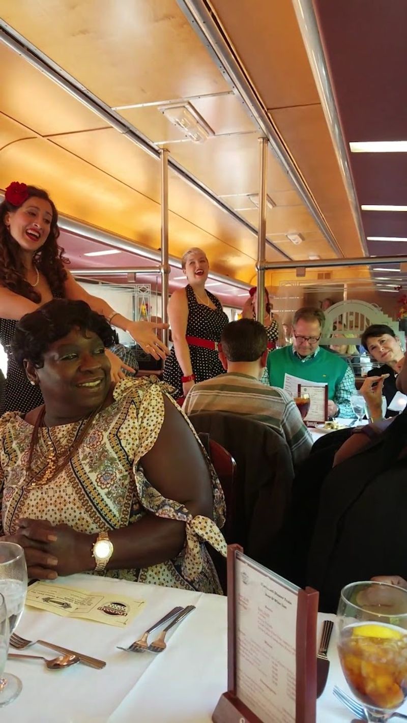 Live Entertainment That Sets the Mood All Night Long