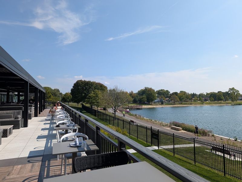 The Foxtail On The Lake, Des Plaines