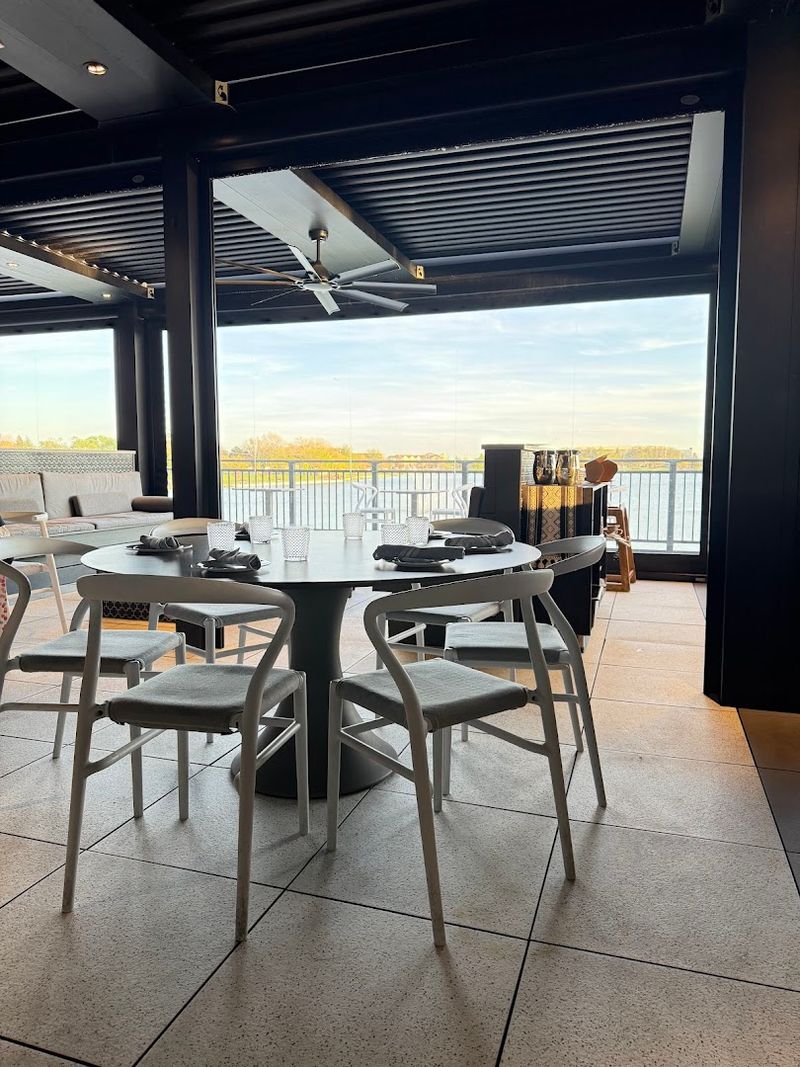 The Foxtail on the Lake, Des Plaines